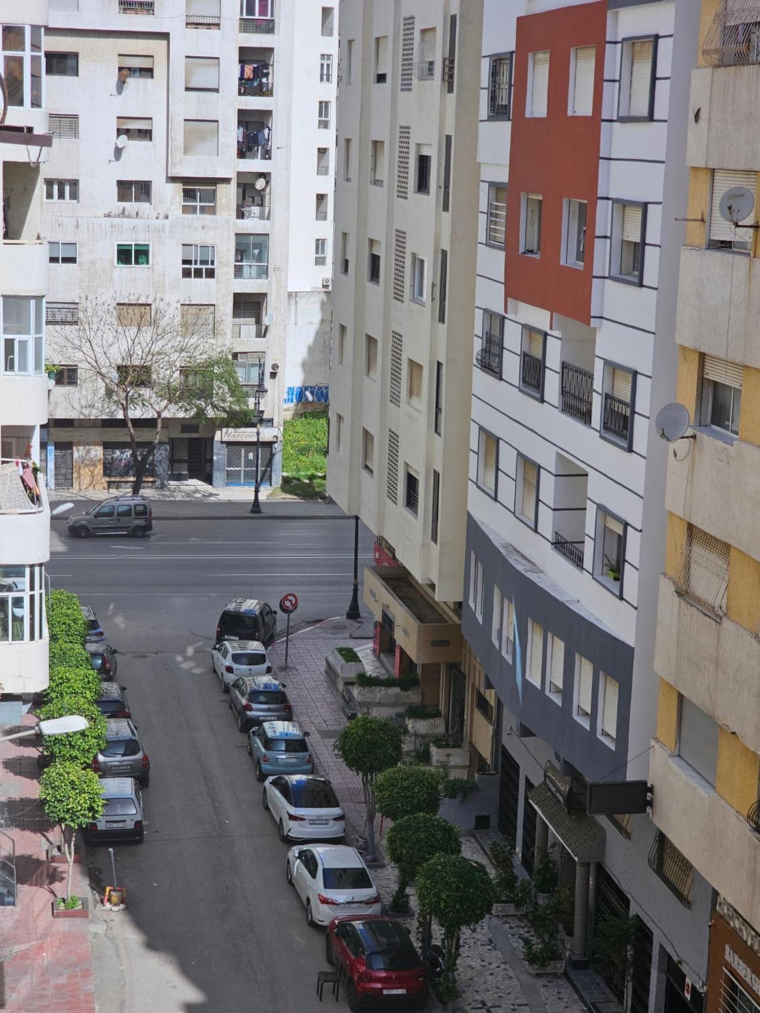 Entier Propre Familial De 116m Avec Terrasse Et Place Au Garage Tangier